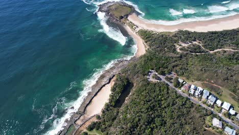 Angourie-Point-Beach,-Angourie-Blue-And-Green-Pool-Im-Sommer-In-Yamba,-New-South-Wales,-Australien