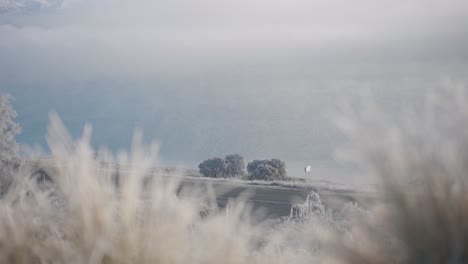 State-Highway-8-next-to-Lake-Pukaki-on-foggy,-frosty-morning