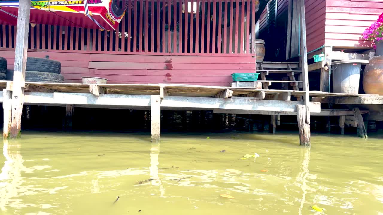 활기찬 꽃 이 있는 떠다니는 시장 장면