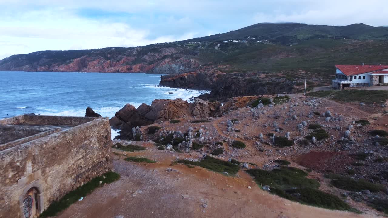 32 de 10 - imágenes de drones 4k de los lugares más bellos de la costa de lisboa - fuerte de guincho gps: 38
