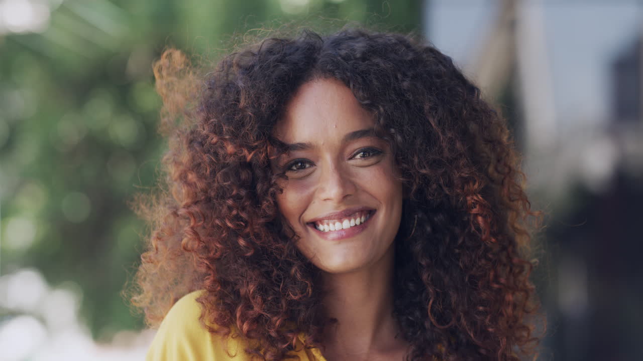 sonríe y mira cómo el mundo te sonríe de vuelta