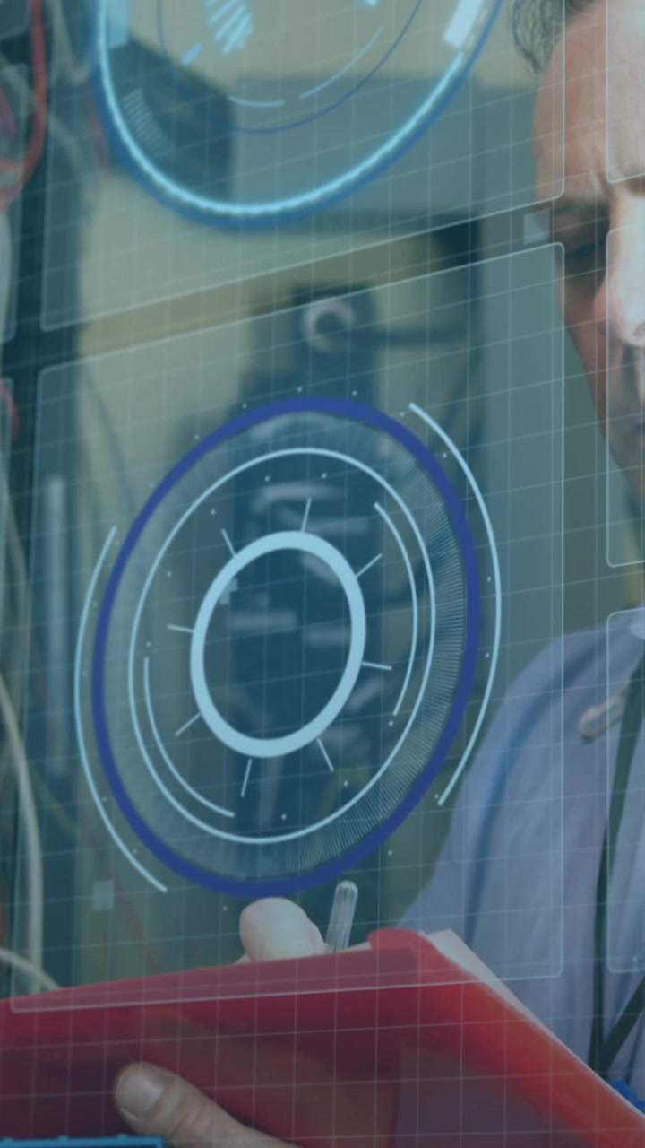 Animazione di elaborazione di dati finanziari su una donna d'affari con server di computer