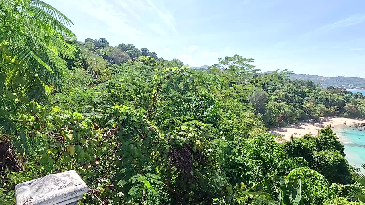 태국 푸켓 의 울창 한 초록색 과 푸르키즈색 바다 의 전망