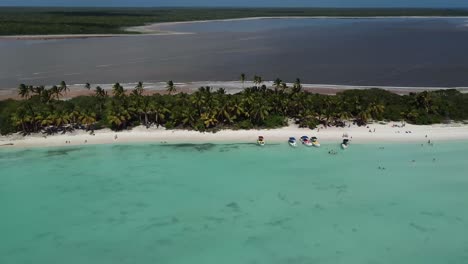 Erstaunliches-Drohnenbild-Aus-Der-Luft-Des-Meeresstrandes