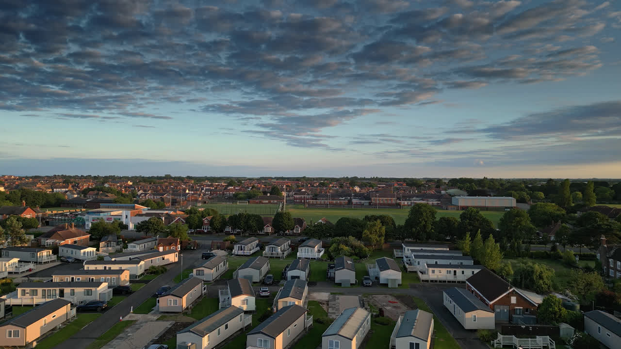 스케그네스는 아름다운 인기 있는 해변 휴양지입니다. 완벽한 여름 휴가를 위해 필요한 모든 것이 있습니다. 휴양지에서 캠핑장까지