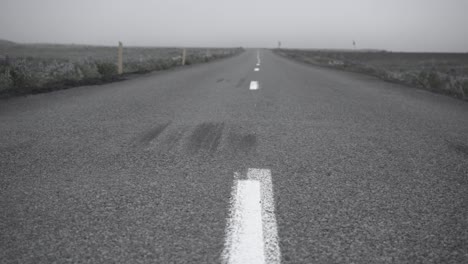 在冰島的道路上, 在霧<unk>, 戲劇性的風景中,