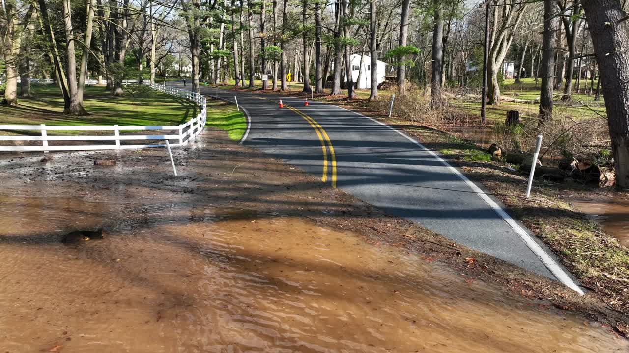 침수 된 도로 의 공중 사진
