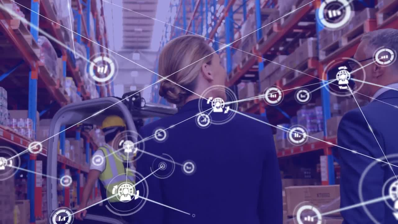 сеть цифровых икон против белых мужчин и женщин-наблюдателей, обсуждающих на складе