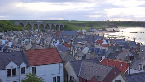 Un-Pintoresco-Pueblo-De-Pescadores-En-El-Norte-De-Escocia