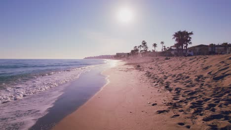 avanzando en la costa de la playa