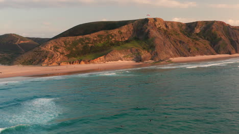 antena: las playas de surf de cordoama y castelejo en el algarve, portugal