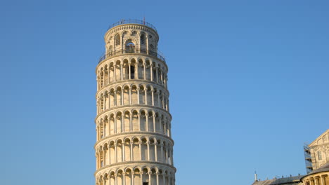 la torre inclinada de pisa , italia