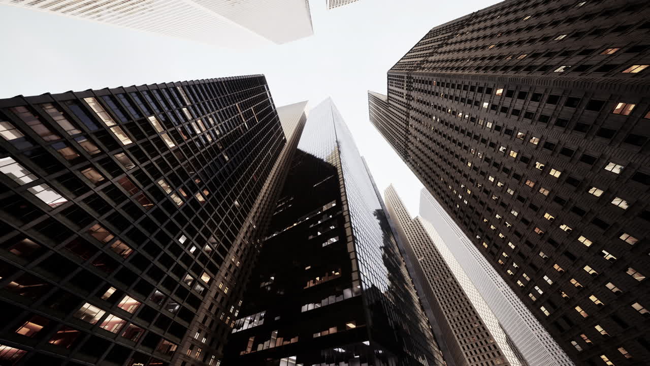 una vista de ángulo bajo de los rascacielos en una ciudad