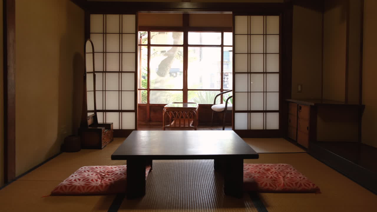 빈티지 일본식 방 의 의자 와 책상