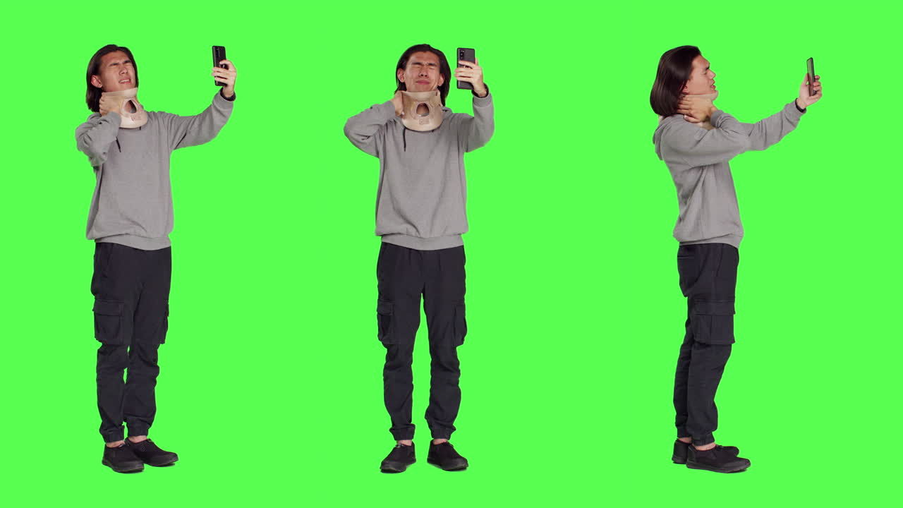 자궁경부 목걸이를 착용 한 젊은 남자