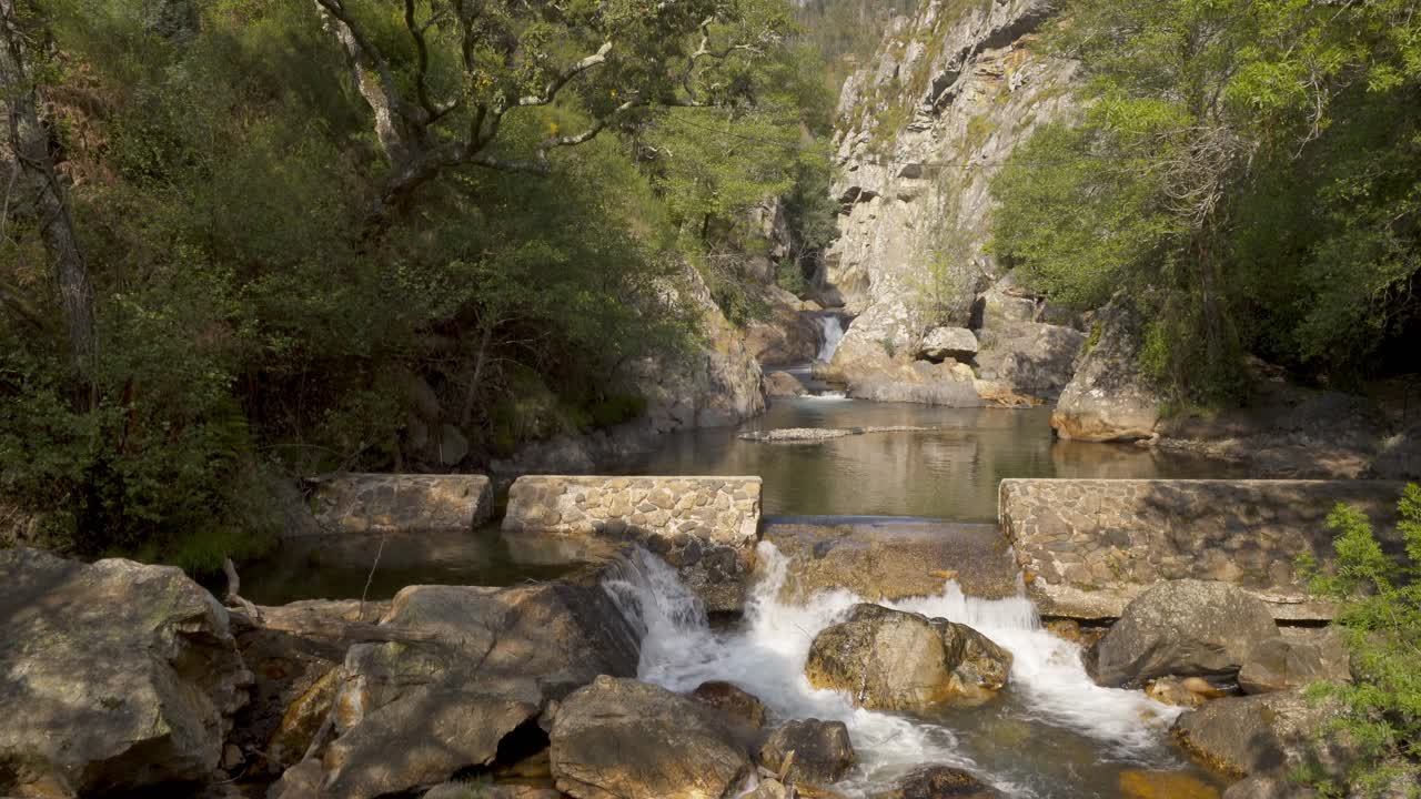 cascada de fragas de sao simao en portugal