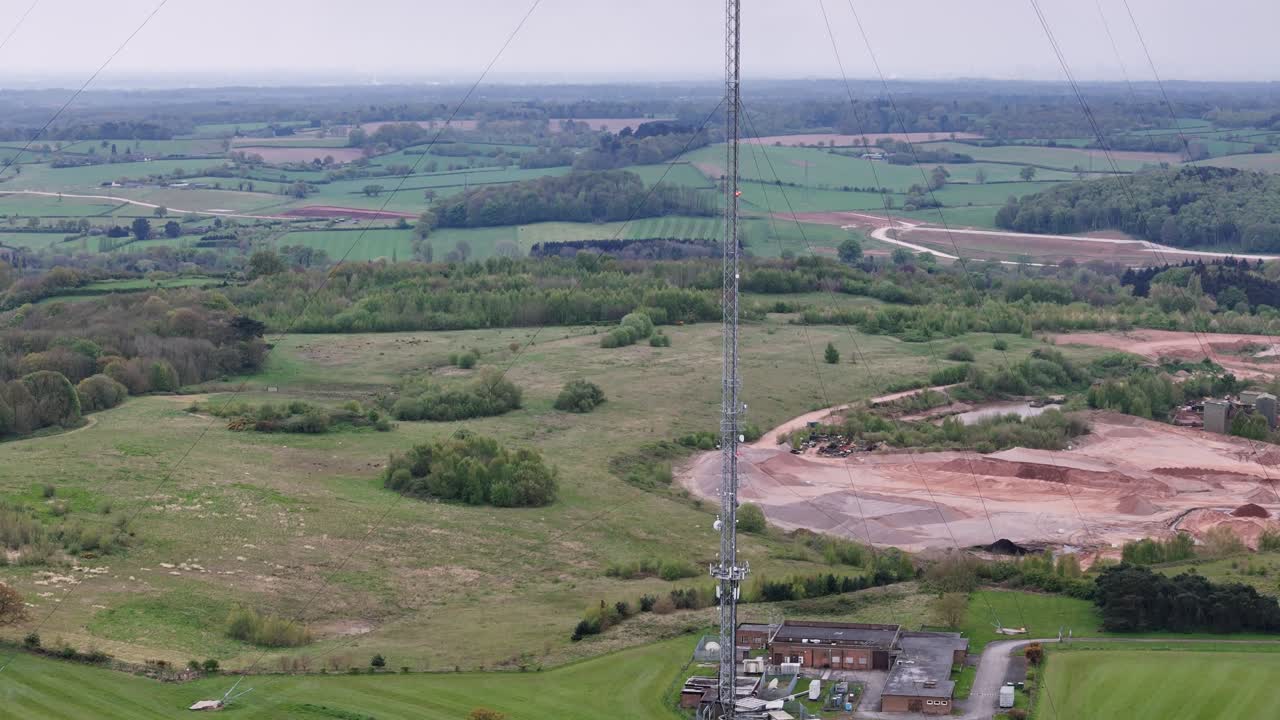 drone ascendente, estación de transmisión aérea de lichfield hopwas hill tamworth reino unido
