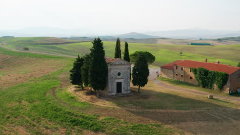 Capilla-De-La-Virgen-En-Toscana,-Italia