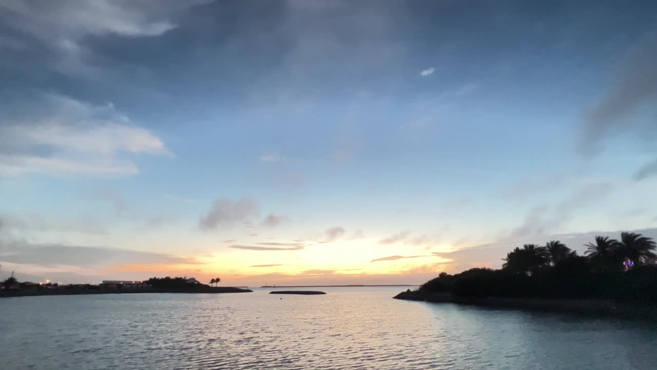 오키나와 나하 우미소라 공원의 저녁 풍경