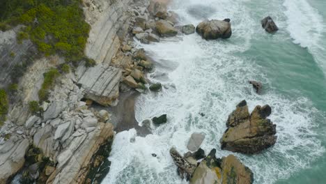 悬崖和岩石 含水