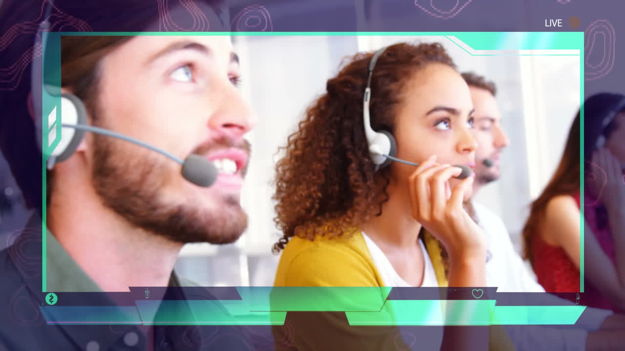 animación del procesamiento de datos sobre personas que usan auriculares telefónicos