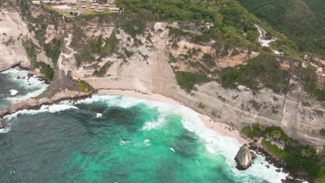 i made this master shots drone shot in diamond beach bali nusa penida indonesia with a mavic 3 classic. the weather was good, windy and sometimes sunny but mostly cloudy.