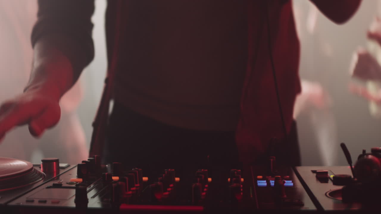 dj en un club nocturno