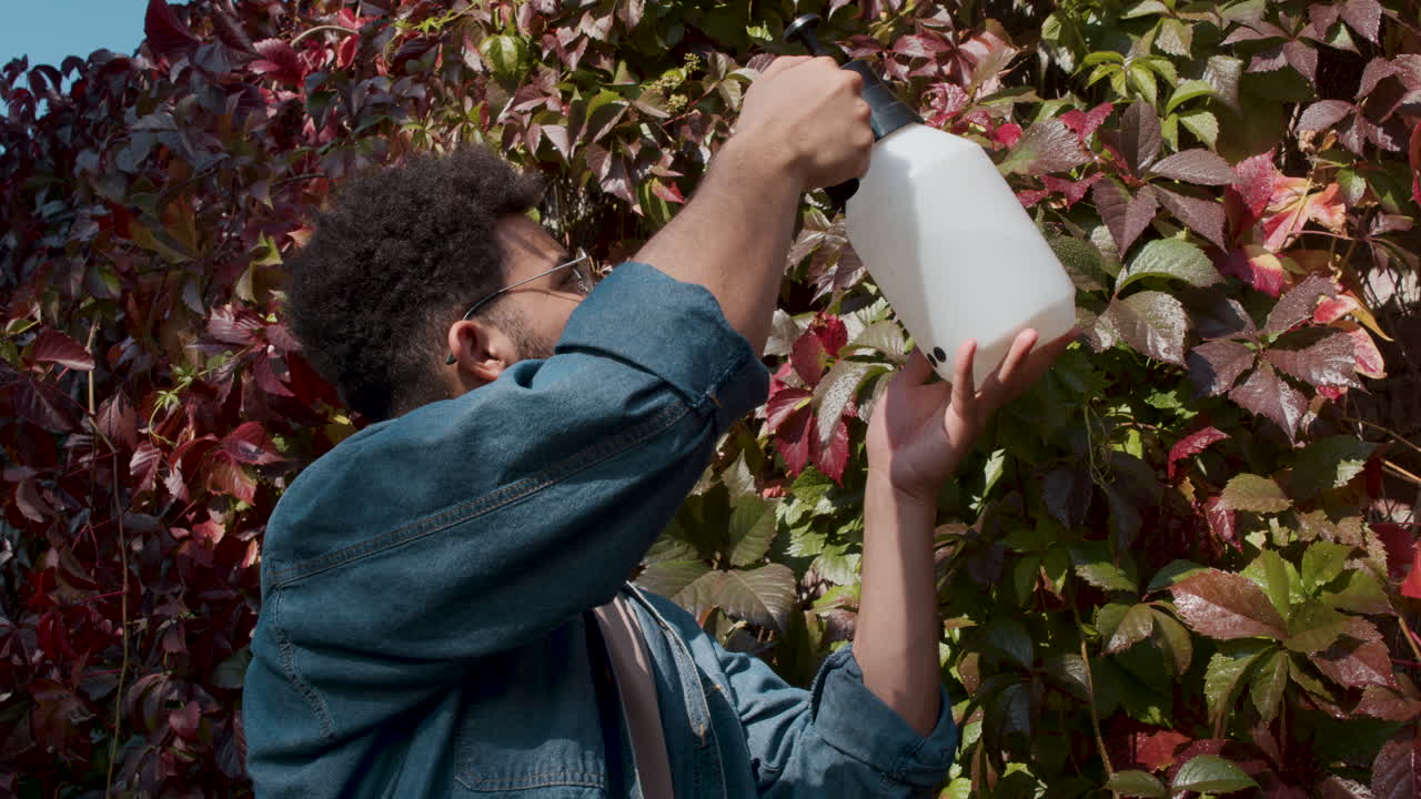 persona que se ocupa de las plantas