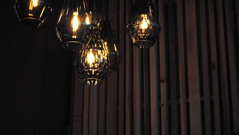 diferentes ángulos de fuego artificial que dan un ambiente moderno, oxidado y ambiental