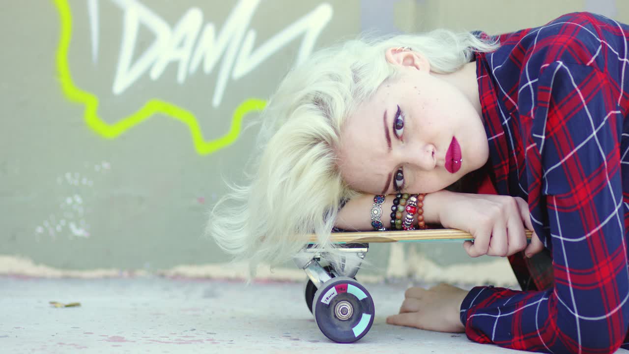 섹시한 젊은 금발 여자