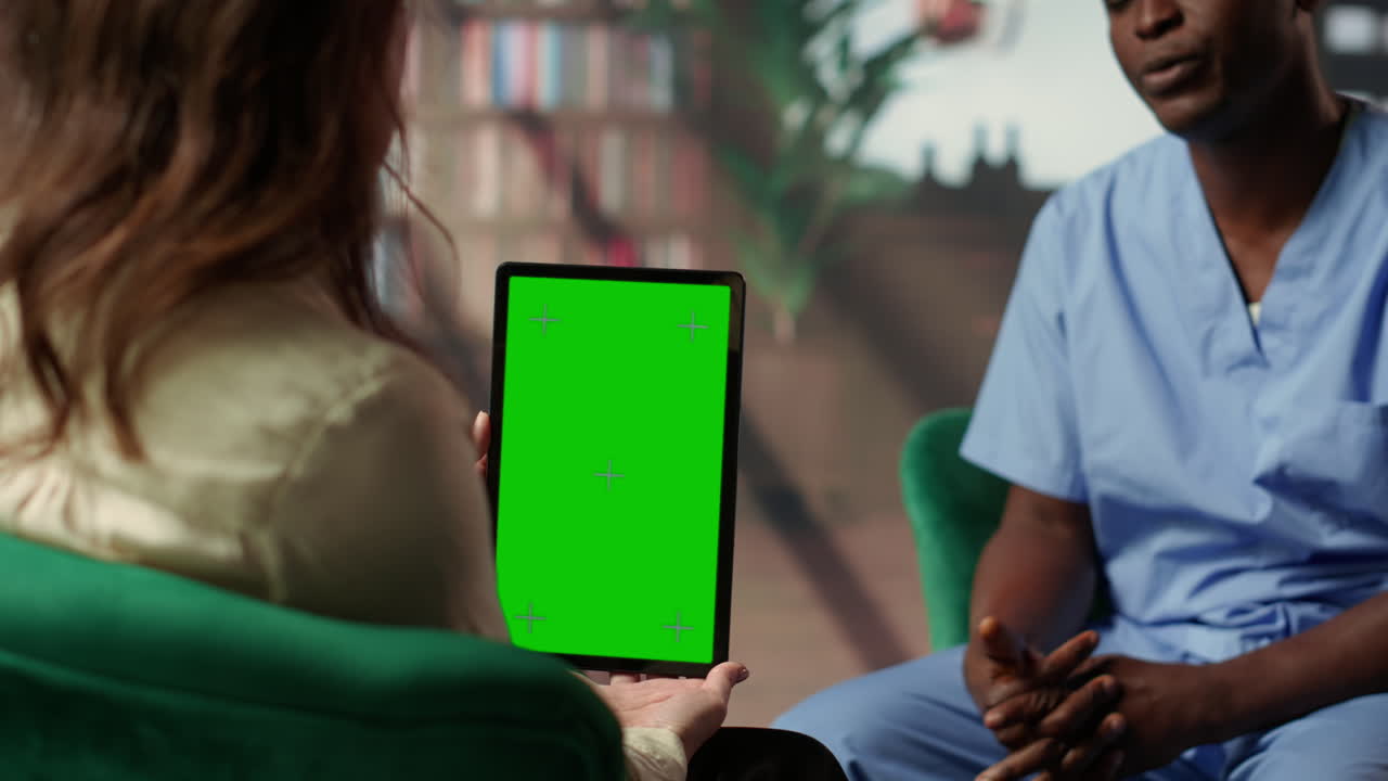 consulta del médico y del paciente con el comprimido