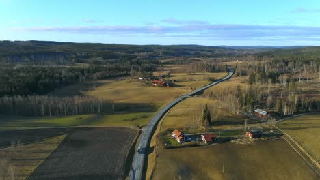 Drohnenaufnahmen-Von-Feldern-Und-Natur-In-Schweden