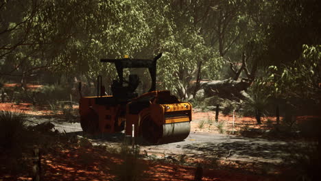 tractor de rodillos en el bosque