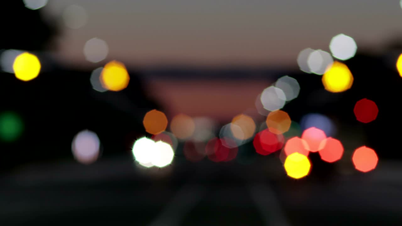 luces callejeras de la ciudad de noche fondo bokeh