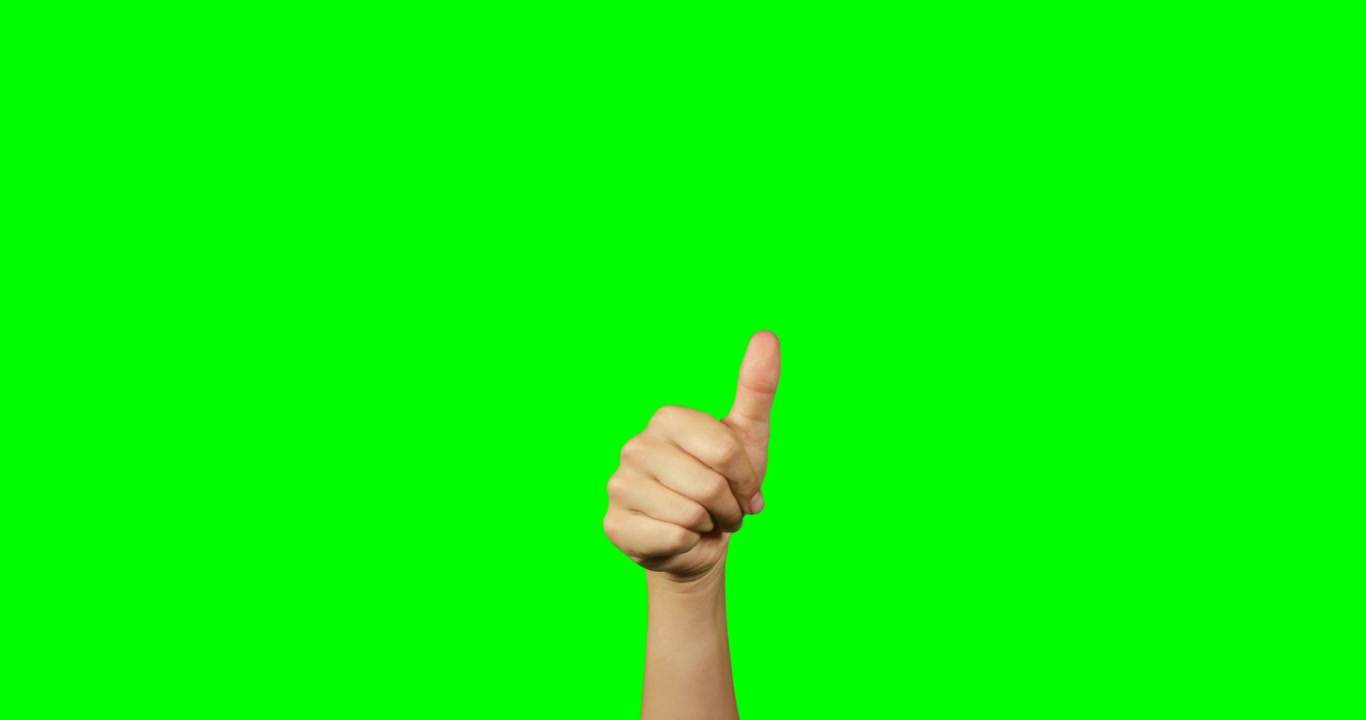Persona che fa un gesto con la mano su sfondo green screen