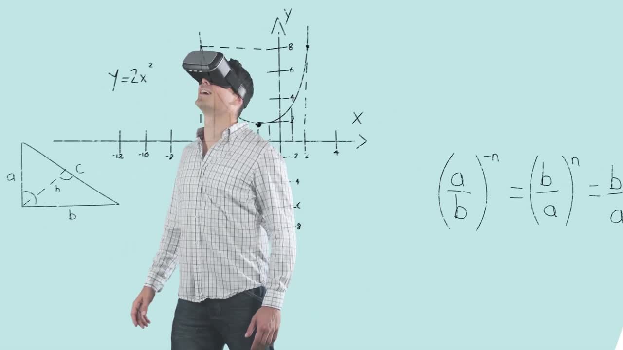 animación de un hombre de negocios caucásico usando auriculares vr y ecuaciones matemáticas en fondo azul