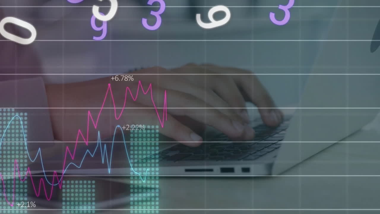 animación del procesamiento de datos financieros sobre una mujer de negocios caucásica usando una computadora portátil.
