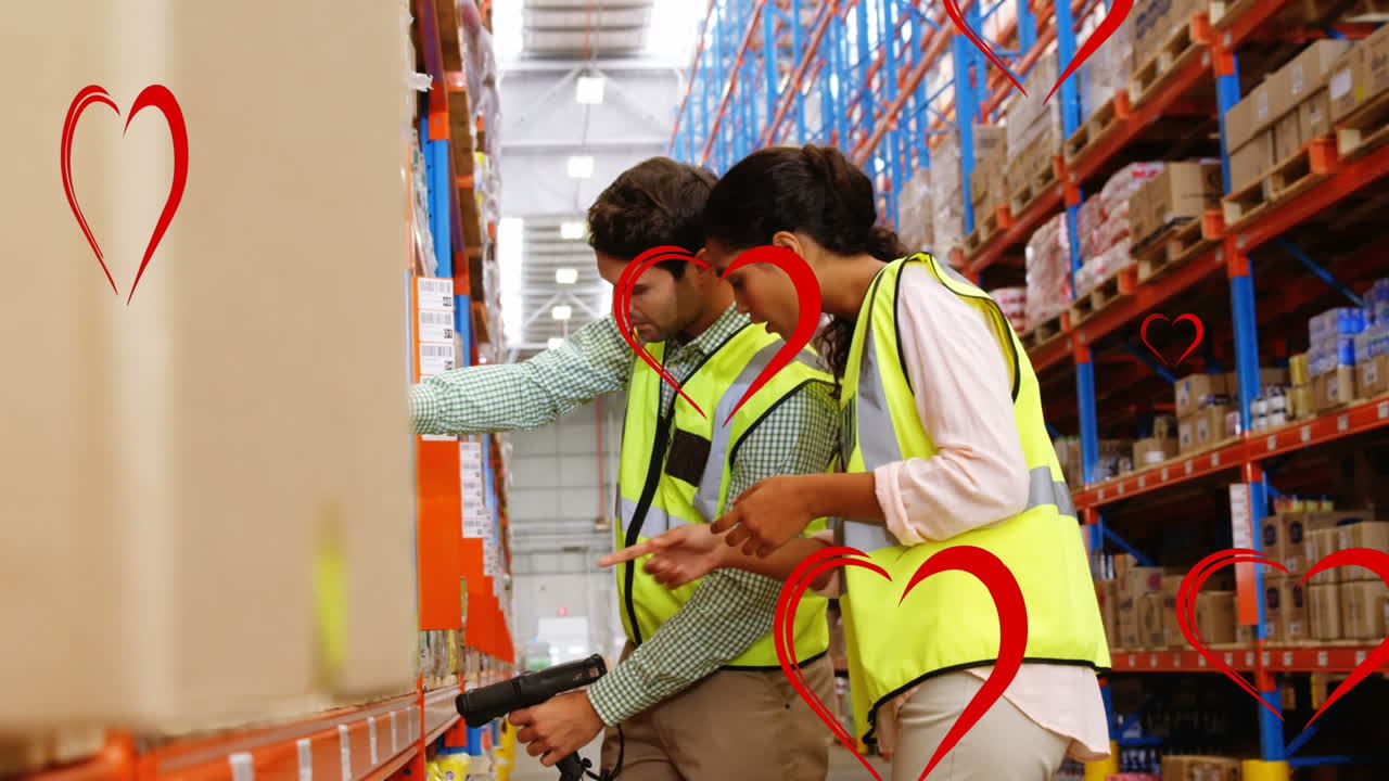 animación de corazones caídos sobre dos trabajadores de almacén diferentes