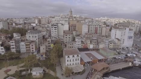 Schöne-Luftneigung-Nach-Oben-Zeigt-Den-Bosporus-Und-Die-Stadt-Istanbul,-Türkei-1