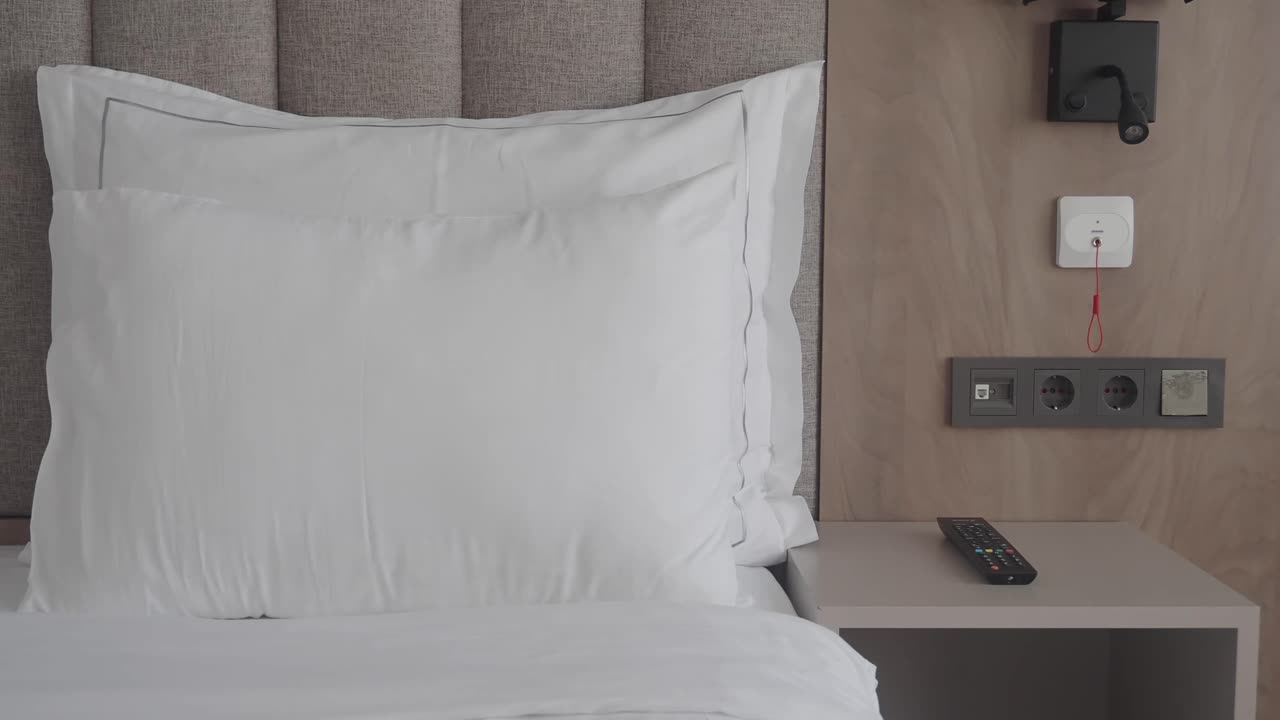 Primo piano di cuscini su un letto