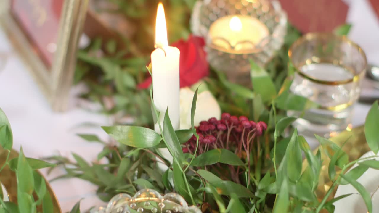 고급스러운 스타일의 뛰어난 장식이 있는 결혼식 장소