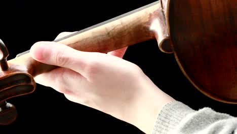 violinist playing - closeup of her hands