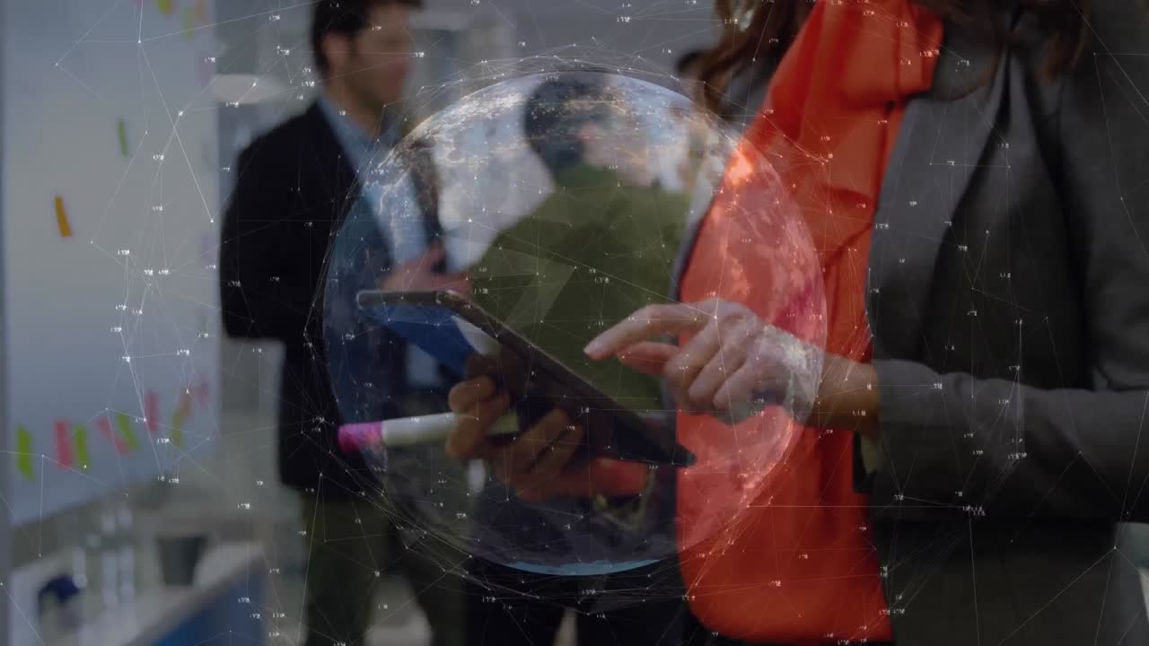 animación de la red de conexión y el mundo sobre la gente de negocios en la oficina