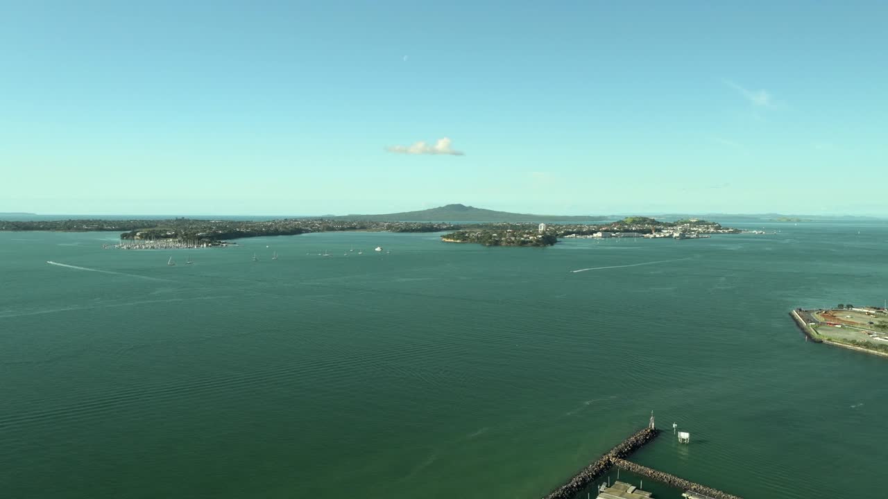 Vista aerea di Rangitoto Island e Devonport.