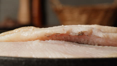 filetes de pescado crudo