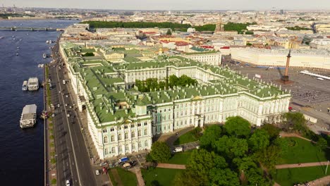 vista aérea del paisaje urbano del museo estatal de la ermita, el centro de la ciudad, la plaza del palacio, el río neva