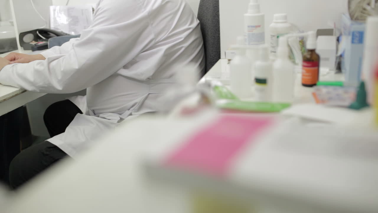 중년 의 의사 의 초상화