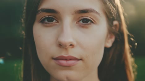 retrato de una hermosa mujer joven