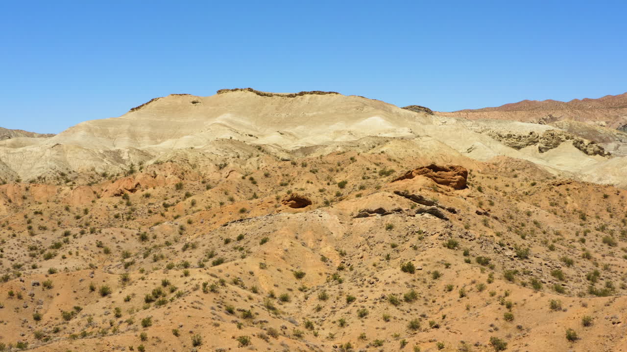 모하비 사막에 있는 무지개 분지의 조감도