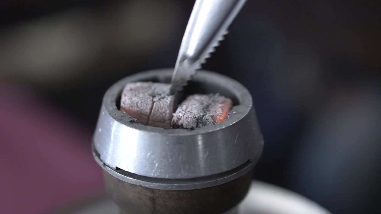 colocación de carbón de narguile